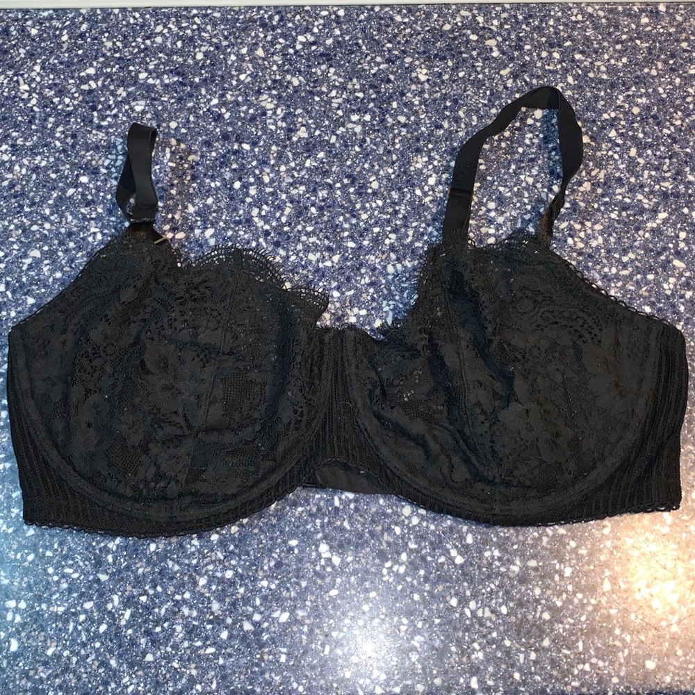 victoria’s secret 38DD bra